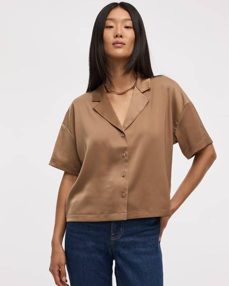 Chemise satinée à manches courtes