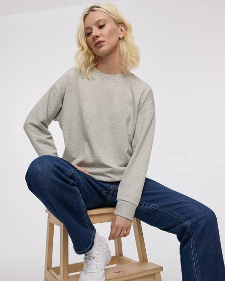 Long-Sleeve Crew-Neck Sweatshirt - R Essentials