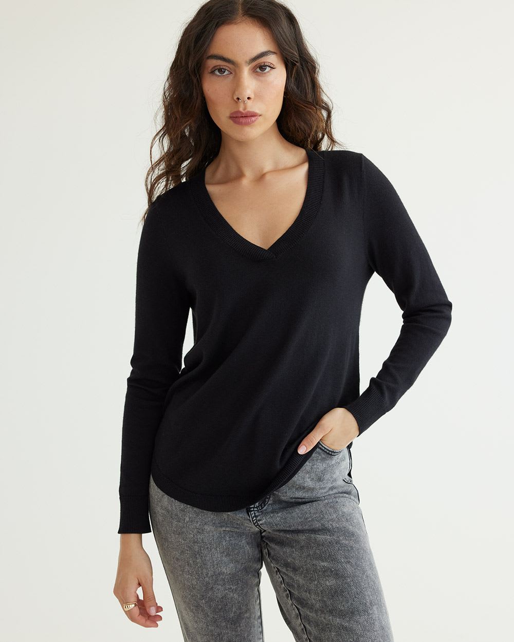 Long-Sleeve V-Neck Pullover, R Essentials, Regular