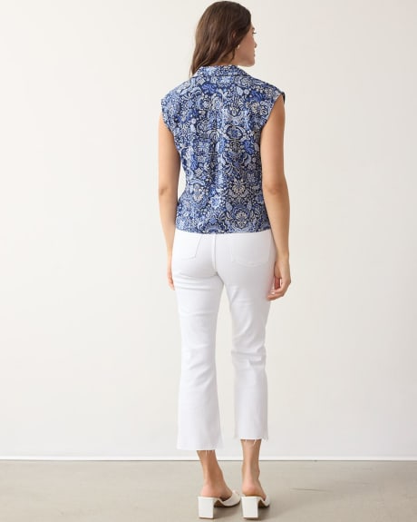 Extended-Sleeve Buttoned-Down Blouse with Shirt Collar