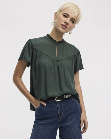 Blouse à manches courtes fluides et col montant