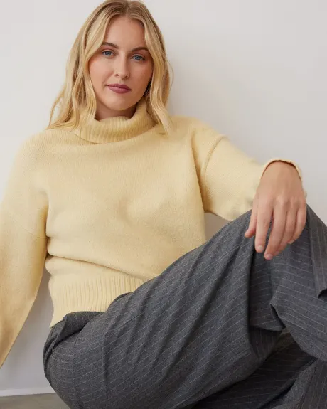 Loose Long-Sleeve Cropped Sweater with Turtleneck