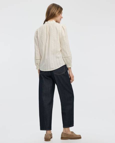 Blouse brod&eacute;e &agrave; col montant