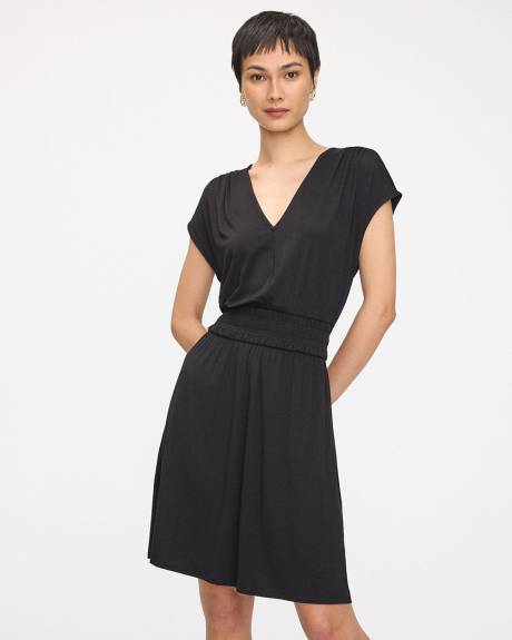 Robe &agrave; manches courtes et col V avec taille &eacute;lastique