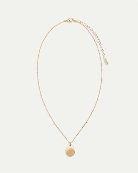 Collier avec pendentif ovale