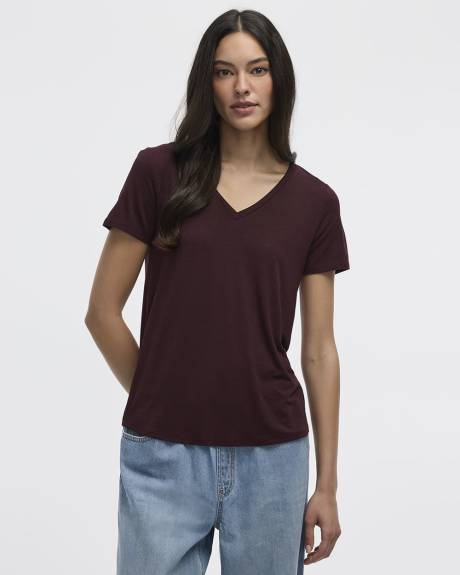 Short-Sleeve V-Neck Tee - R Essentials