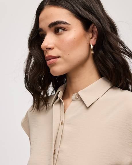 Blouse courte ample à col chemisier et manches très courtes