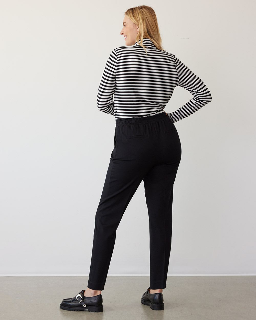 Pantalon jogger à taille haute et jambe fuselée, Le Stretch Moderne