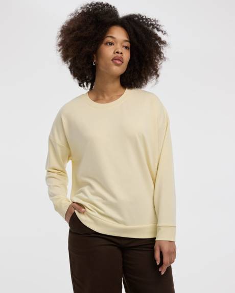Long-Sleeve Crew-Neck Sweatshirt - R Essentials