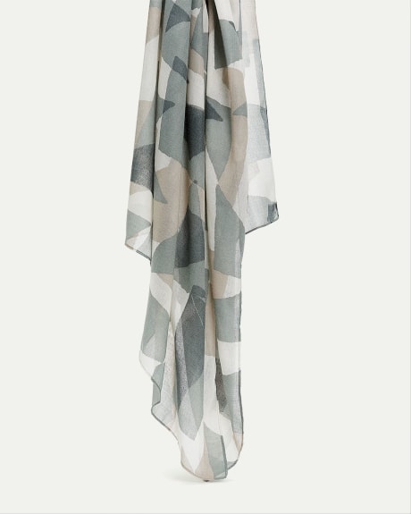 Scarf with Geometric Pattern