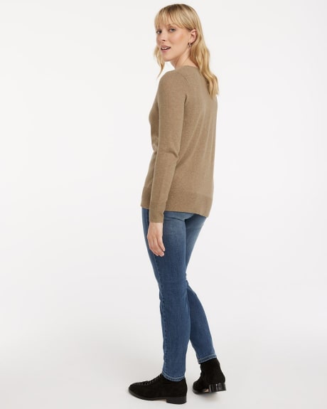 Long-Sleeve V-Neck Sweater, R Essentials