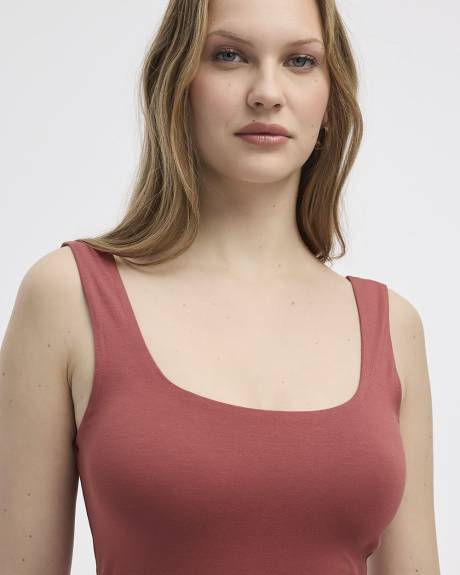 Robe midi sans manches avec col carré