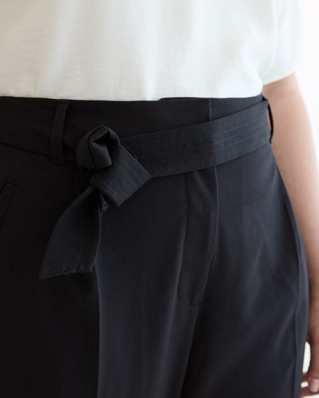 Pantalon à jambe fuselée et taille haute avec ceinture - Coupe Courbes - L'intemporelle