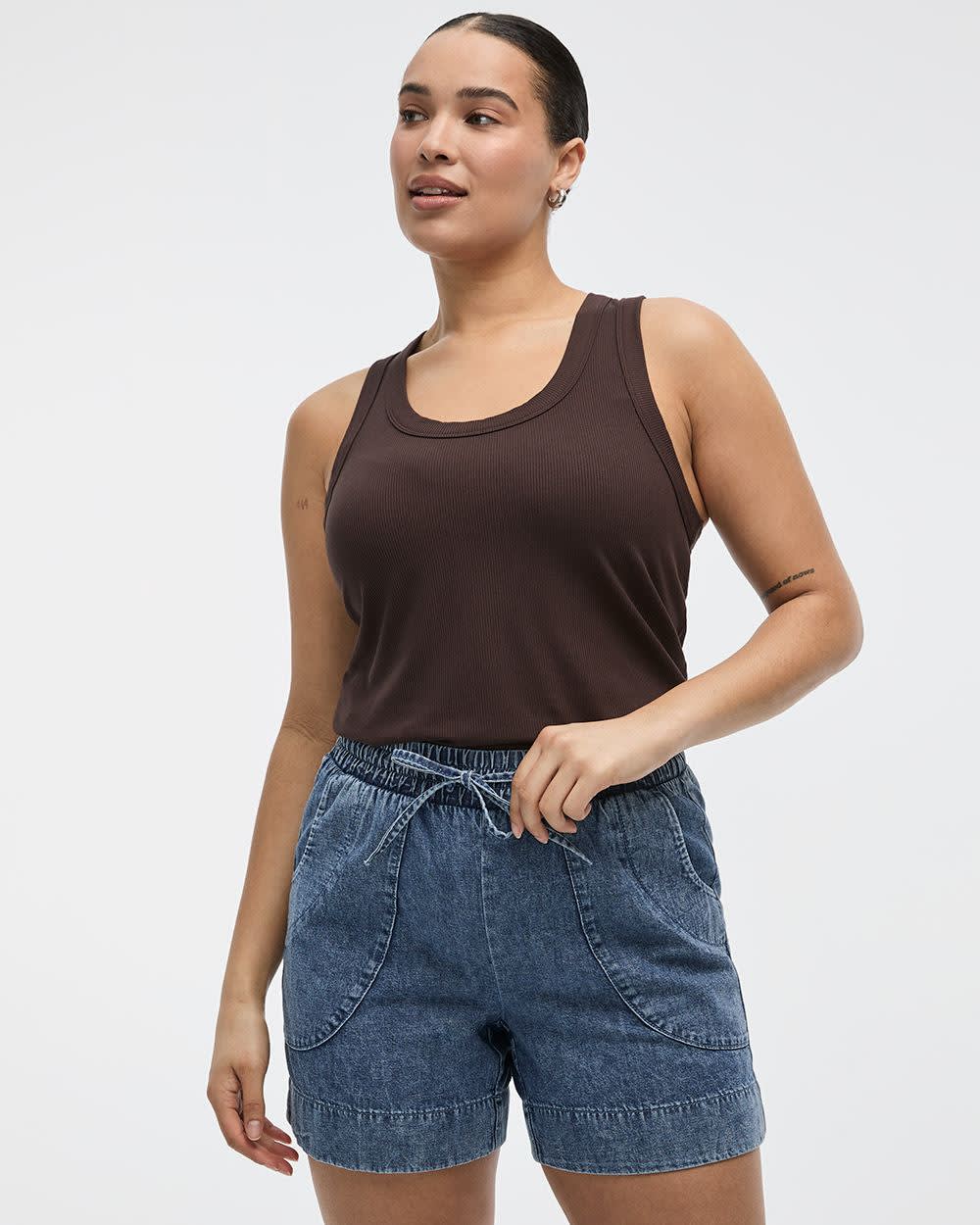 Camisole côtelée à col dégagé