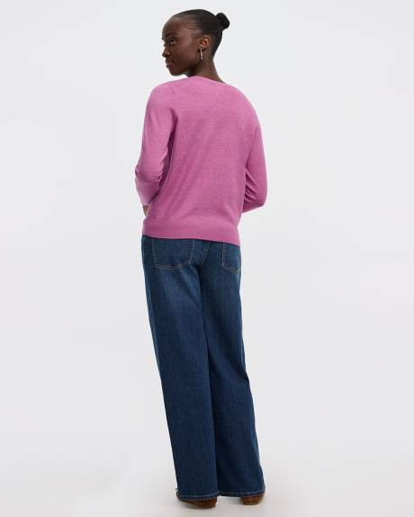 Long-Sleeve V-Neck Pullover - R Essentials