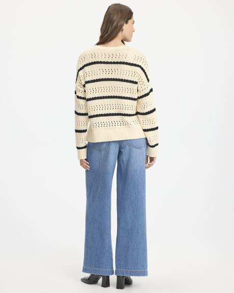 Pull en mailles ajourées à col rond et manches longues