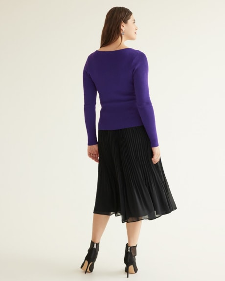 Long-Sleeve Bodycon Sweater with V Neckline