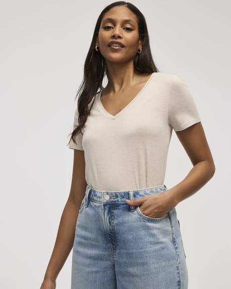 T-shirt à col V - R Essentials