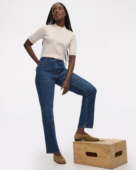 Straight-Leg Mid-Rise Jean - The Classic - Curvy Fit