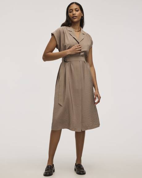 Robe midi boutonnée à manches courtes à col tailleur