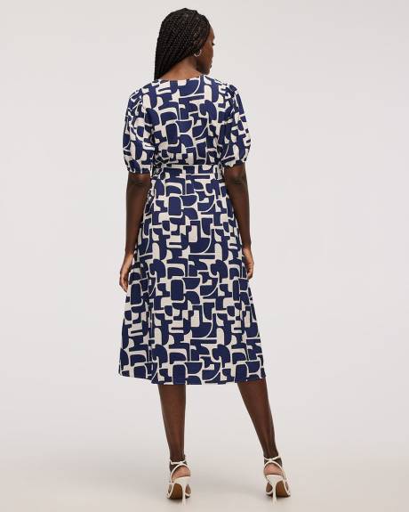 Robe midi &agrave; manches courtes bouffantes et col V