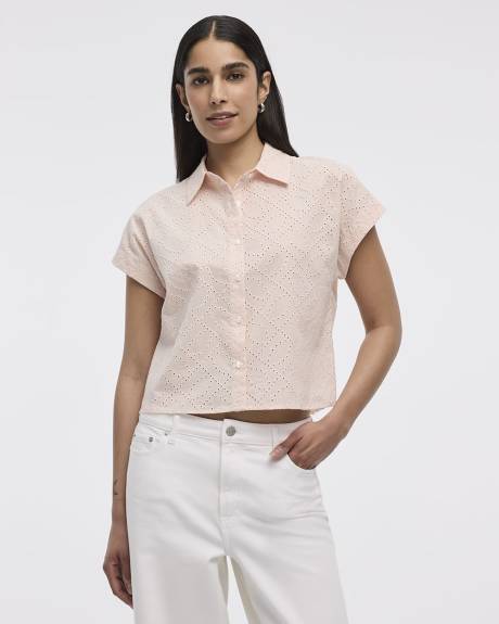 Haut crocheté à manches courtes et col chemisier