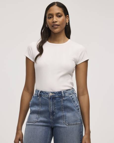 T-shirt ajusté et côtelé à col rond