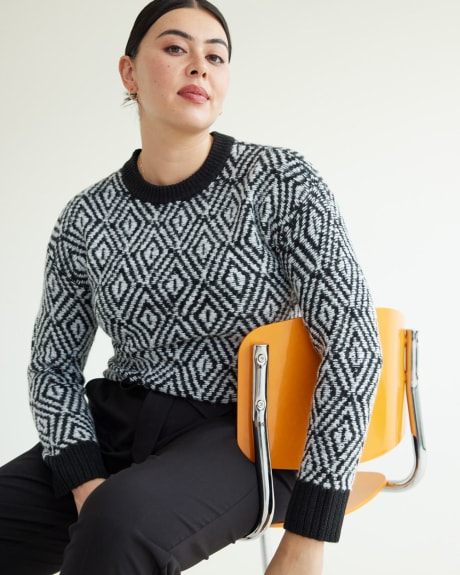 Loose Crew-Neck Sweater with Long Sleeves