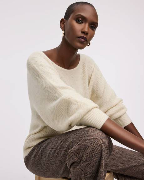 Pull ample à col bateau et manches longues en paillettes