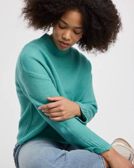 Long-Sleeve Mock-Neck Loose Pullover