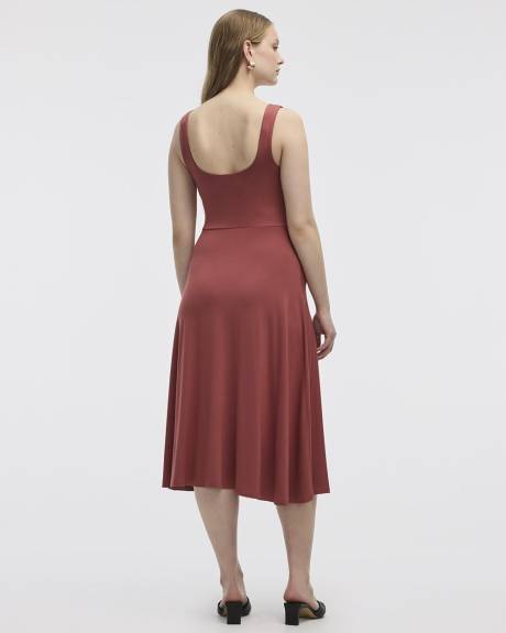 Robe midi sans manches avec col carré