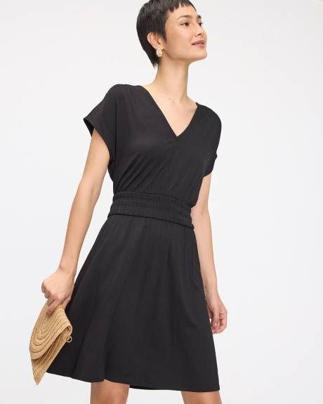 Robe &agrave; manches courtes et col V avec taille &eacute;lastique