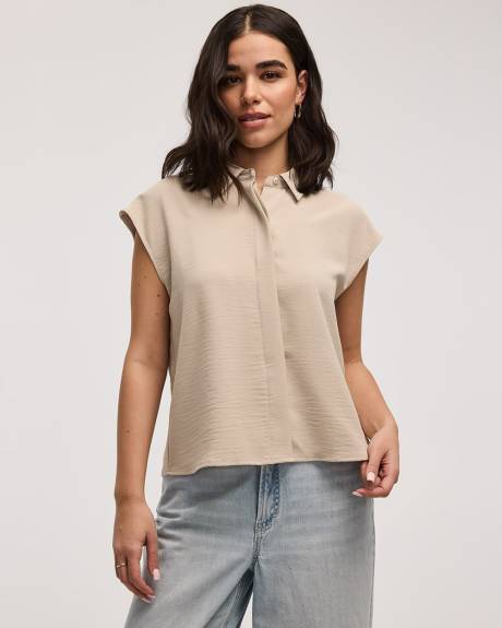 Blouse courte ample à col chemisier et manches très courtes