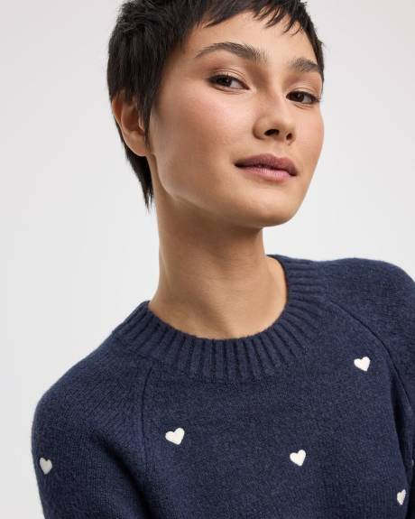 Pull à manches longues et col rond avec coeurs