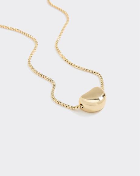 Collier court en acier inoxydable à pendentif en demi-lune