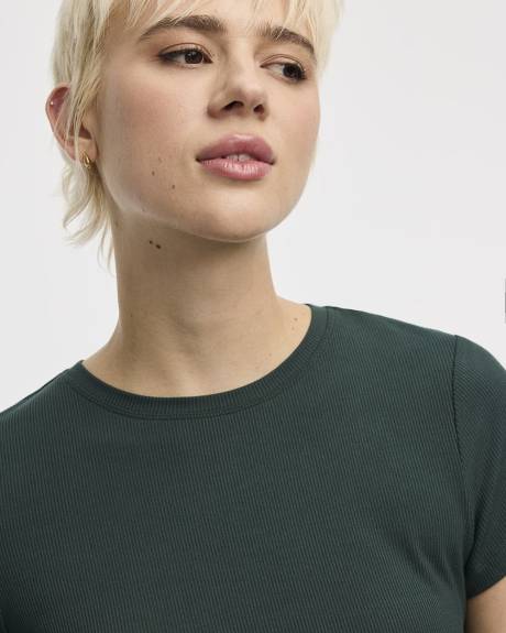 T-shirt côtelé et ajusté à col rond - R Essentials