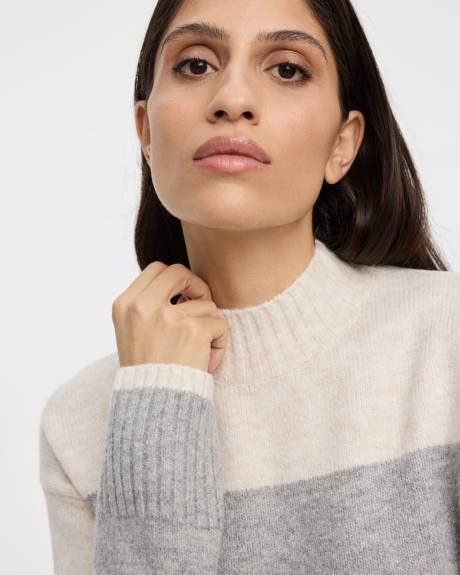 Long-Sleeve Mock-Neck Loose Pullover