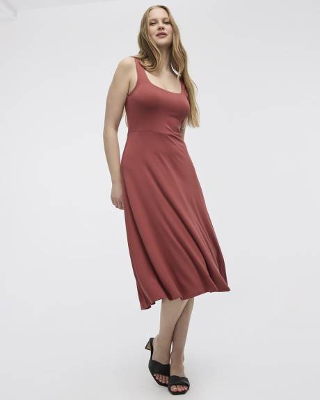 Robe midi sans manches avec col carré