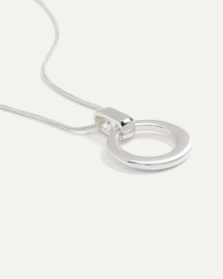 Short Necklace with Circle Pendant