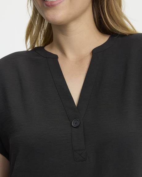 Robe ample à manches courtes et col fendu