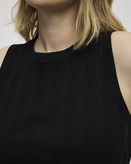 Camisole ajust&eacute;e et c&ocirc;tel&eacute;e &agrave; col rond