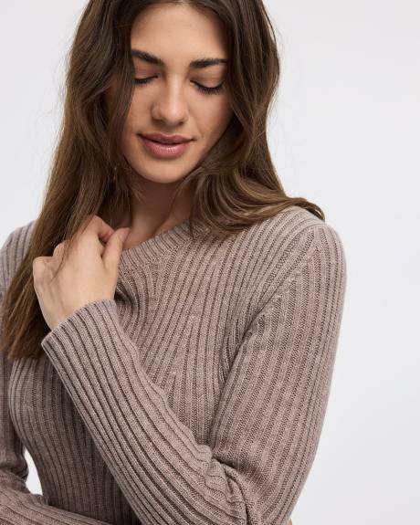 Robe en tricot côtelé à manches longues et col rond