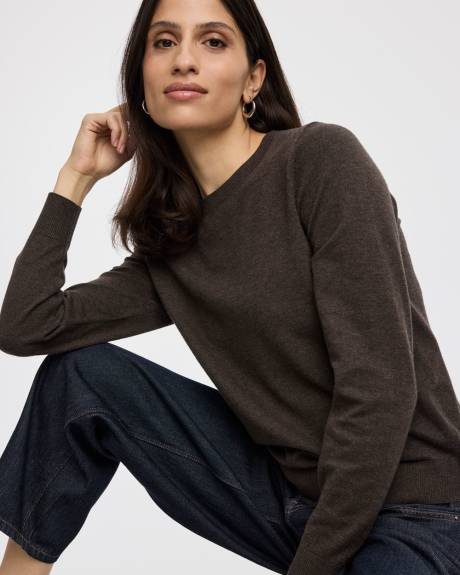 Long-Sleeve Pullover - R Essentials