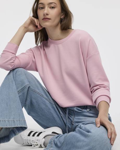 Long-Sleeve Crew-Neck Sweatshirt - R Essentials