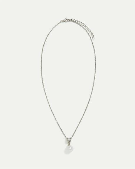 Collier court avec pendentif en perle