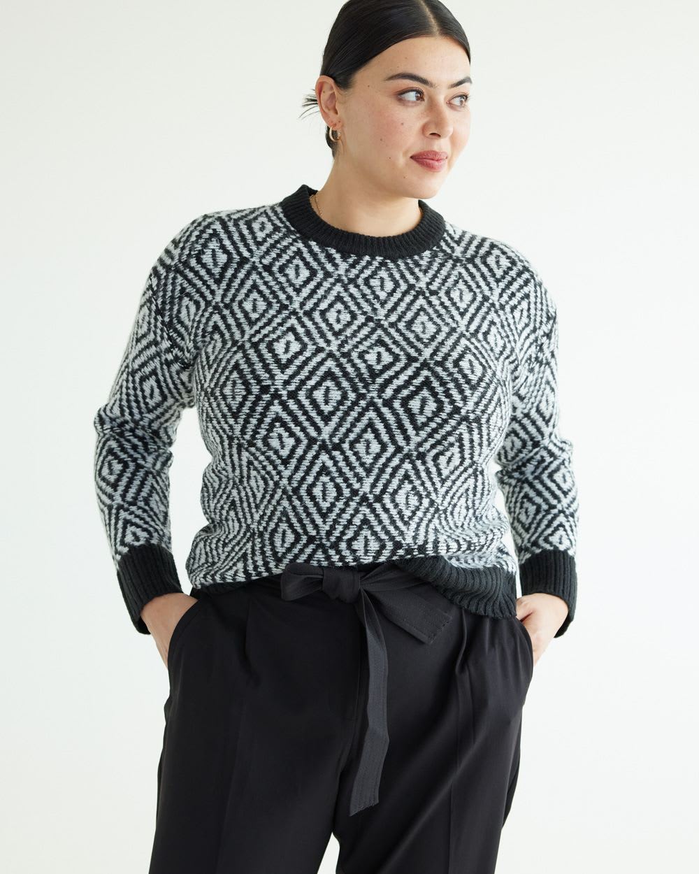 Loose Crew-Neck Sweater with Long Sleeves