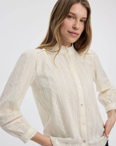 Blouse brod&eacute;e &agrave; col montant