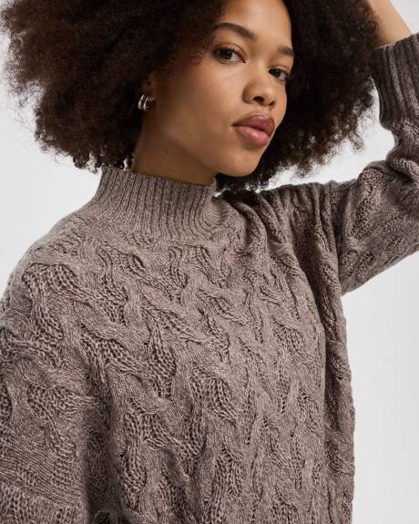 Pull à manches longues et col montant en tricot torsadé