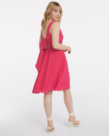 Sleeveless Dress with Bow at Back
