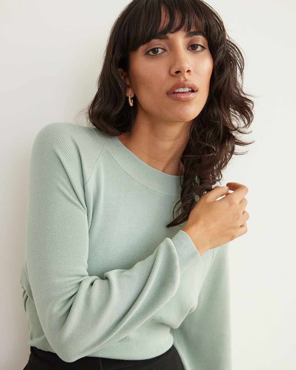 Long-Sleeve Loose Pullover with Crew Neckline
